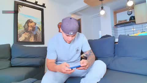 Snapshot of marko_toro__ chatting on 10/27/25, 07:40 Sebastian online show from 10/27/25, 07:40