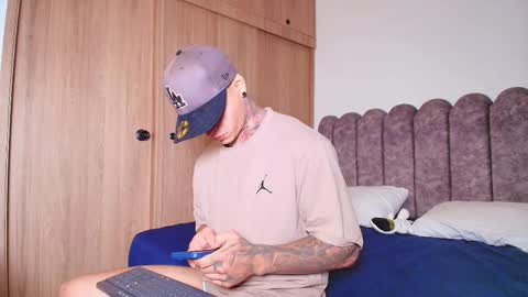 Snapshot of marko_toro__ chatting on 11/12/25, 08:15 Sebastian online show from 11/12/25, 08:15