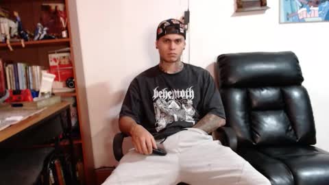 Snapshot of marko_toro__ chatting on 11/19/25, 10:54 Sebastian online show from 11/19/25, 10:54