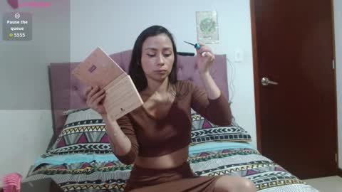 Snapshot of marly_hottest chatting on 10/20/25, 02:39 marly_hottest online show from 10/20/25, 02:39