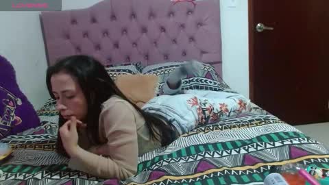 Snapshot of marly_hottest chatting on 10/30/25, 04:08 marly_hottest online show from 10/30/25, 04:08