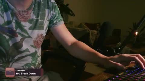 marnieccc online show from 10/10/25, 07:24