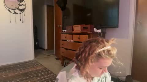 Snapshot of maroon_moon chatting on 11/01/25, 05:15 maroon_moon online show from 11/01/25, 05:15