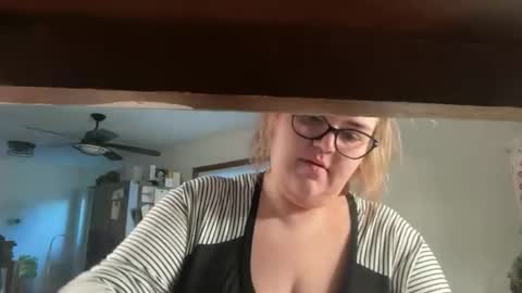 Snapshot of maroon_moon chatting on 11/16/25, 10:04 maroon_moon online show from 11/16/25, 10:04