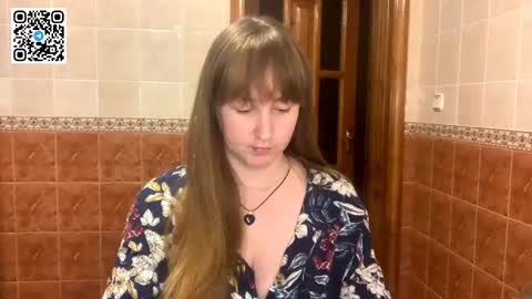 Snapshot of maroonmoon_ chatting on 09/18/25, 07:38 Miriam online show from 09/18/25, 07:38