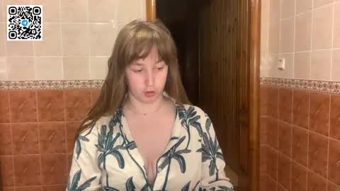 Snapshot of maroonmoon_ chatting on 09/20/25, 07:15 Miriam online show from 09/20/25, 07:15