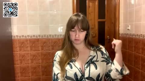 Snapshot of maroonmoon_ chatting on 09/29/25, 07:30 Miriam online show from 09/29/25, 07:30