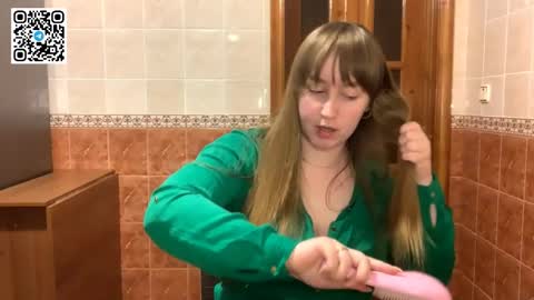 Snapshot of maroonmoon_ chatting on 10/06/25, 07:22 Miriam online show from 10/06/25, 07:22