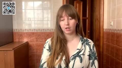 Snapshot of maroonmoon_ chatting on 10/17/25, 09:34 Miriam online show from 10/17/25, 09:34