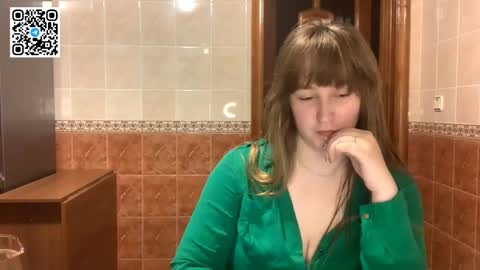 Snapshot of maroonmoon_ chatting on 10/22/25, 07:35 Miriam online show from 10/22/25, 07:35