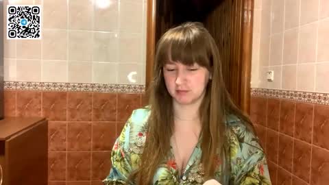 Snapshot of maroonmoon_ chatting on 10/26/25, 08:26 Miriam online show from 10/26/25, 08:26