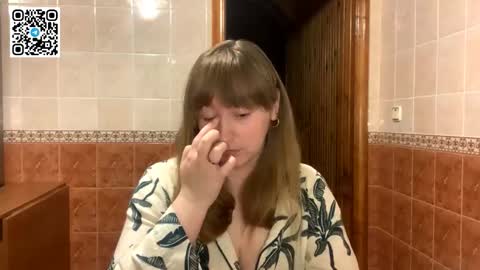 Snapshot of maroonmoon_ chatting on 11/02/25, 09:06 Miriam online show from 11/02/25, 09:06