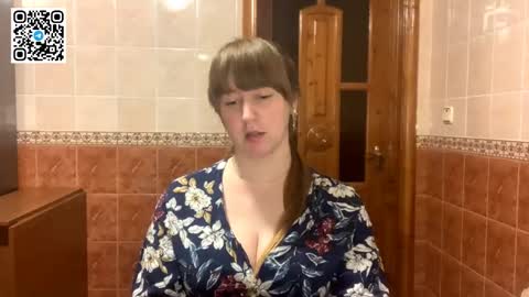 Snapshot of maroonmoon_ chatting on 11/22/25, 08:52 Miriam online show from 11/22/25, 08:52