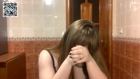 Snapshot of maroonmoon_ chatting on 11/23/25, 08:52 Miriam online show from 11/23/25, 08:52