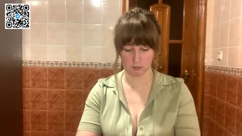 Snapshot of maroonmoon_ chatting on 12/15/25, 09:08 Miriam online show from 12/15/25, 09:08