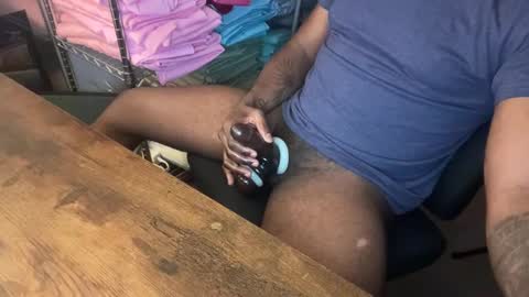 Snapshot of marriedblkbator chatting on 02/24/25, 05:31 marriedblkbator online show from 02/24/25, 05:31