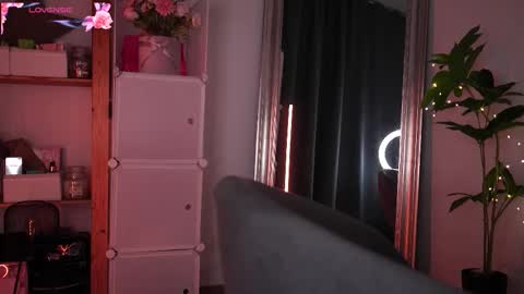 Maria  online broadcast from Tuesday to Suturday from 6 pm to 12 pm Germany time Sunday-Monday offline online show from 10/04/25, 08:40