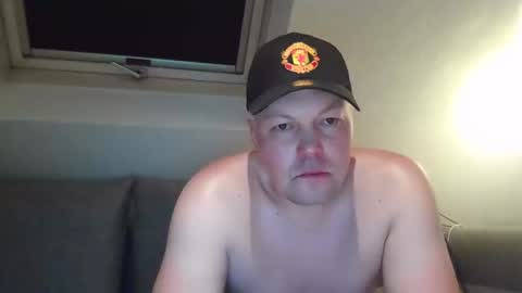 Snapshot of mars0481 chatting on 12/14/24, 01:39 mars0481 online show from 12/14/24, 01:39