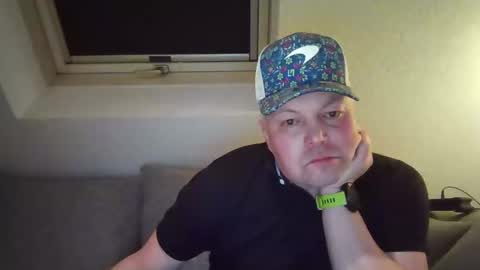 Snapshot of mars0481 chatting on 12/15/24, 04:59 mars0481 online show from 12/15/24, 04:59