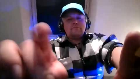 Snapshot of mars0481 chatting on 10/13/25, 07:52 mars0481 online show from 10/13/25, 07:52