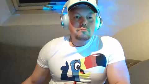 Snapshot of mars0481 chatting on 12/05/25, 01:42 mars0481 online show from 12/05/25, 01:42