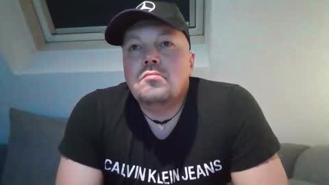 Snapshot of mars0481 chatting on 12/15/25, 05:28 mars0481 online show from 12/15/25, 05:28