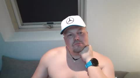 Snapshot of mars0481 chatting on 12/16/25, 05:40 mars0481 online show from 12/16/25, 05:40