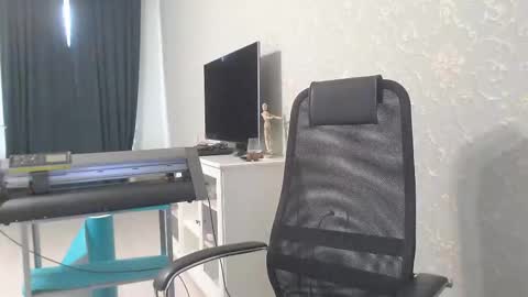 Snapshot of marselle_looker chatting on 02/24/25, 10:59 Marselle online show from 02/24/25, 10:59