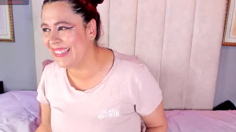 Snapshot of marthina_cnc chatting on 11/15/25, 12:02 Marthina online show from 11/15/25, 12:02