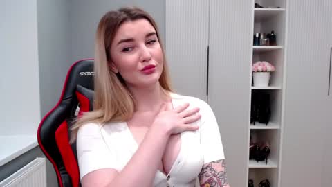 Snapshot of marti_lovely chatting on 03/11/25, 09:37 Marti online show from 03/11/25, 09:37