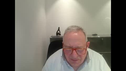 Snapshot of martin_1947 chatting on 02/13/25, 11:04 martin_1947 online show from 02/13/25, 11:04