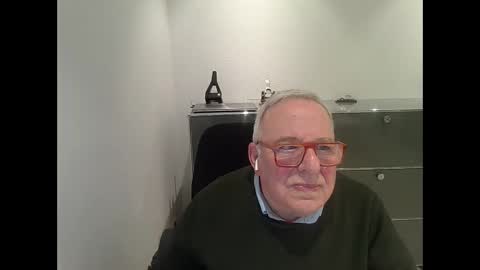 Snapshot of martin_1947 chatting on 02/24/25, 05:42 martin_1947 online show from 02/24/25, 05:42