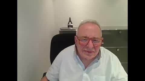 Snapshot of martin_1947 chatting on 10/12/25, 07:24 martin_1947 online show from 10/12/25, 07:24