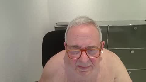 Snapshot of martin_1947 chatting on 11/23/25, 09:25 martin_1947 online show from 11/23/25, 09:25