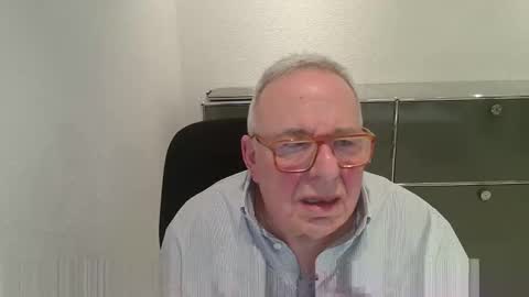 Snapshot of martin_1947 chatting on 11/30/25, 07:51 martin_1947 online show from 11/30/25, 07:51
