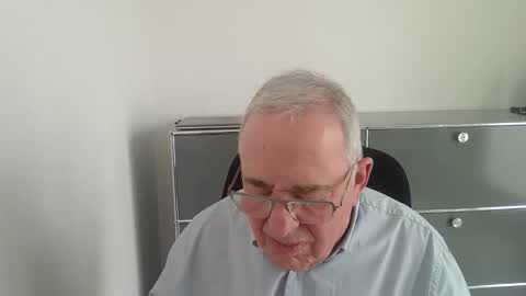 Snapshot of martin_1947 chatting on 04/05/26, 01:52 martin_1947 online show from 04/05/26, 01:52
