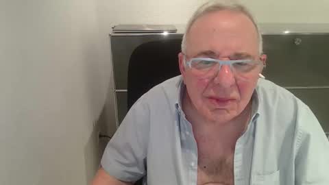 Snapshot of martin_1947 chatting on 04/10/26, 09:30 martin_1947 online show from 04/10/26, 09:30