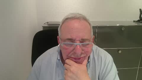 Snapshot of martin_1947 chatting on 06/01/26, 09:05 martin_1947 online show from 06/01/26, 09:05