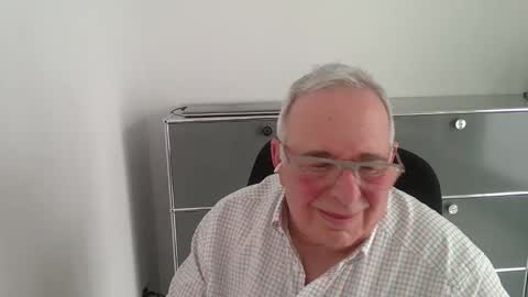 Snapshot of martin_1947 chatting on 06/08/26, 05:46 martin_1947 online show from 06/08/26, 05:46