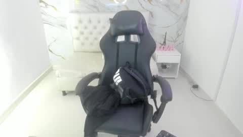 Snapshot of martina_gomezgomez chatting on 02/27/26, 11:54 online show from 02/27/26, 11:54