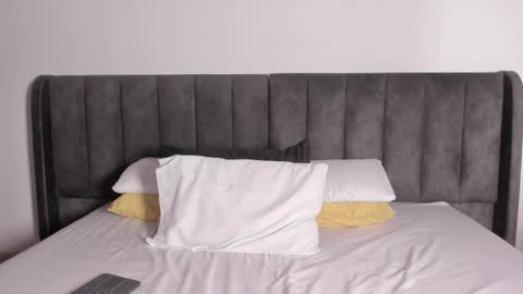 Laura online show from 02/17/25, 08:36