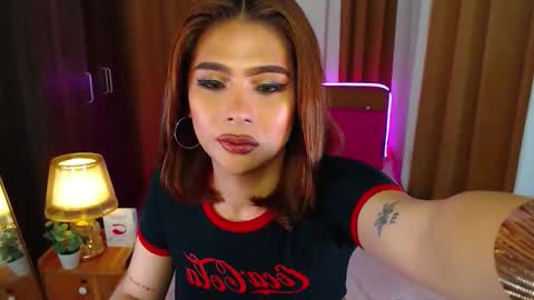 Snapshot of martina_lauren chatting on 04/17/26, 10:02 Martina online show from 04/17/26, 10:02