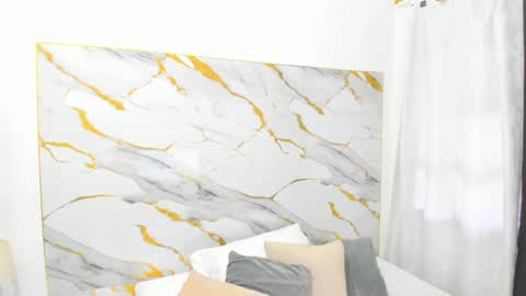 Snapshot of martina_lopezz1 chatting on 02/19/25, 12:33 Martina online show from 02/19/25, 12:33