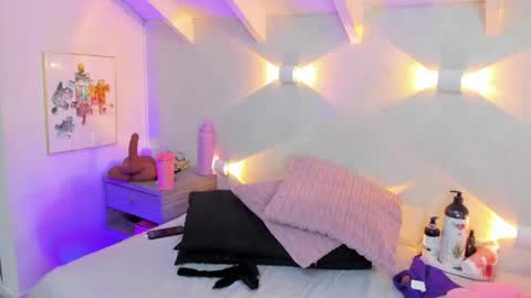 martina mIIler online show from 05/21/26, 12:01