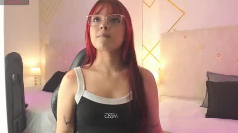 Snapshot of martinaa_garcia chatting on 12/15/25, 08:02 Martina online show from 12/15/25, 08:02