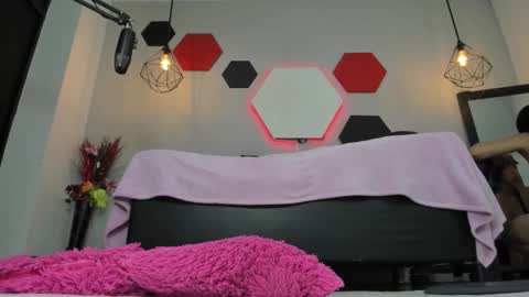 Martina online show from 11/20/25, 10:20