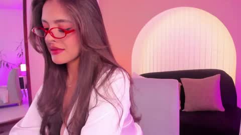 Nina online show from 06/03/26, 08:14