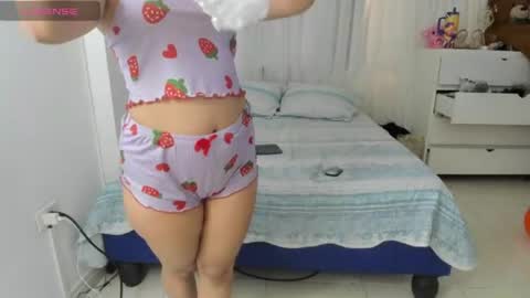 Snapshot of martinarossi chatting on 06/30/26, 03:02 ... ... online show from 06/30/26, 03:02