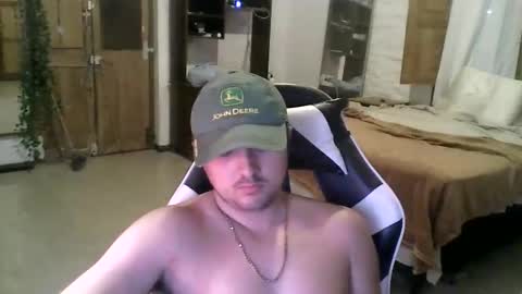 Snapshot of martingillesg chatting on 02/09/26, 02:04 martingillesg online show from 02/09/26, 02:04