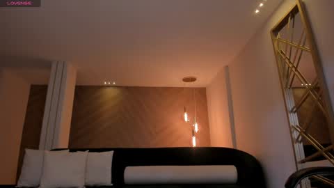 Snapshot of martinnabonnet chatting on 12/18/24, 10:08 Martinna Bonnet online show from 12/18/24, 10:08